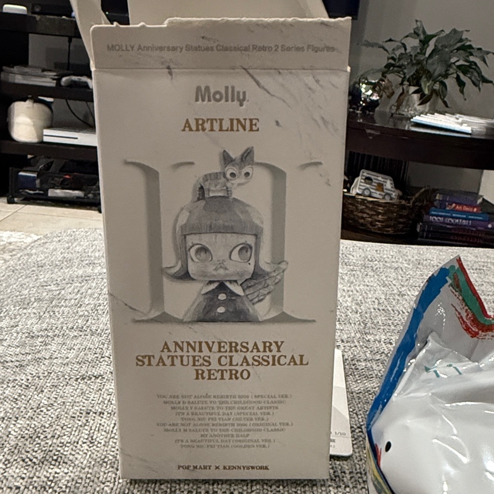 POPMART x Molly Artline Classical Retro Confirmed "You are not alone" - Picture 4 of 5